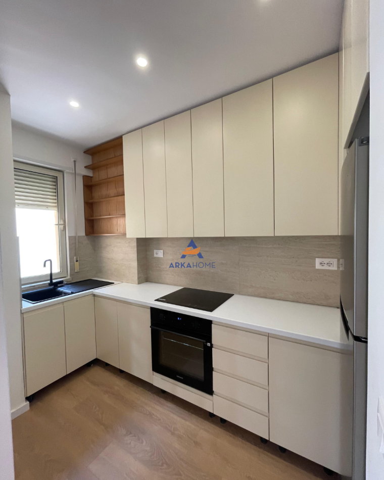 JEPET APARTAMENT 3+1 ME QERA TE LIQENI I THATË 1100 EURO
