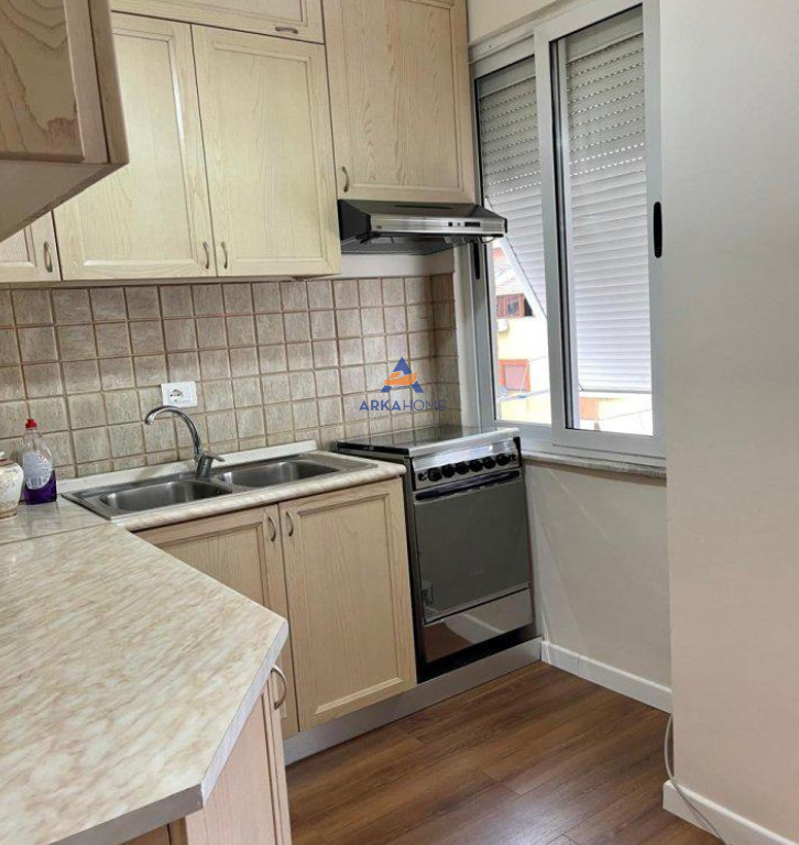 SHITET APARTAMENT 1+1+BALLKON PRANE RRETHIT TË KOMUNES,KOMUNA E PARISIT 155.000 EURO