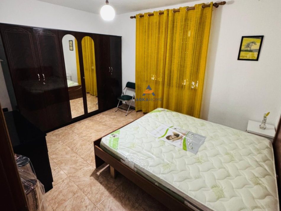 JEPET APARTAMENT ME QERA 1+1+BALLKON PRANE MEDRESESE, 450 EURO