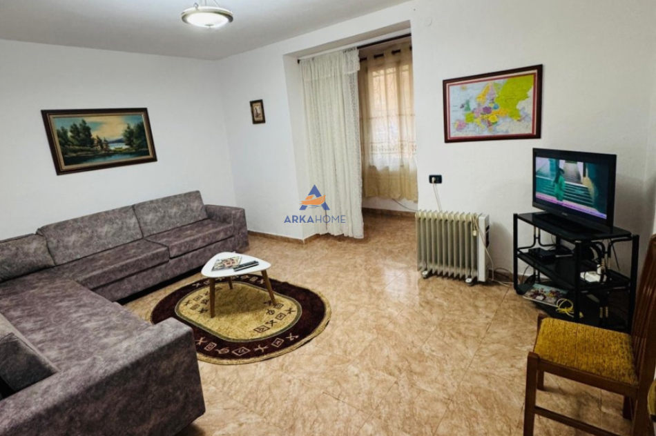 JEPET APARTAMENT ME QERA 1+1+BALLKON PRANE MEDRESESE, 450 EURO