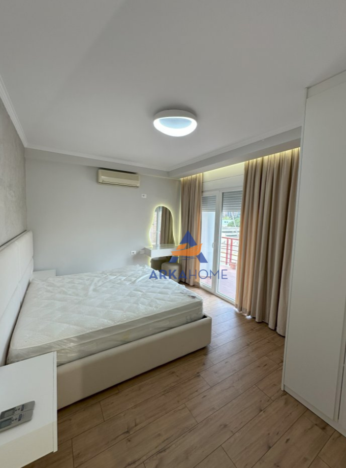 JEPET APARTAMENT ME QERA 2+1+2+BALLKON+PARKING TEK VIZION PLUS, 1000 EURO