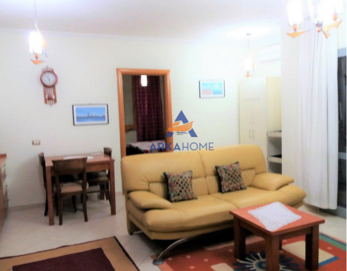 Tirane, jepet me qera apartament 1+1+Ballkon Kati 5, 75 m² 500 € (TE STACIONI I TRENIT)