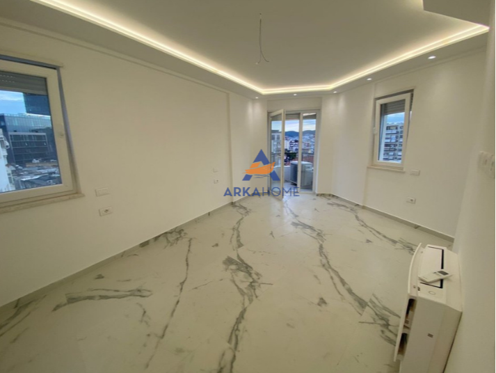 JEPET ME QERA AMBIENT BIZNESI 106 m² 1.050 € (Mine Peza)