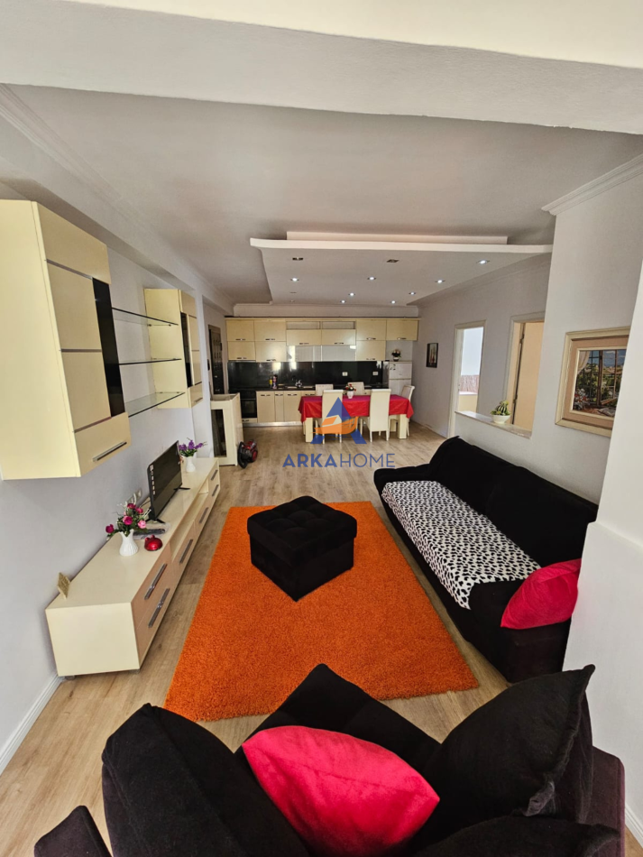 Tirane, shitet 2+1+Ballkon Kati 3, 80 m² 120.000 € (fresku)