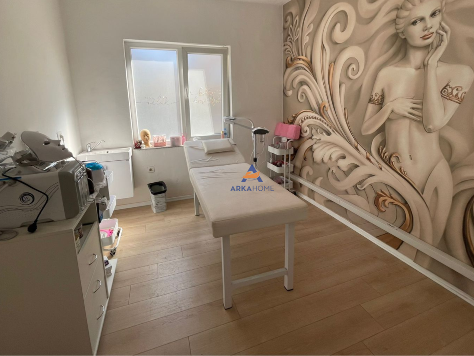 Tirane, jepet me qera ambjent biznesi Kati 2, 70 m² 700 € (RRUGA KAVAJES)