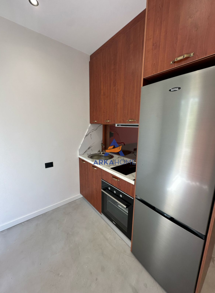 Tirane, jepet me qera Kati 5, 40 m² 500 € (Reshit Collaku)