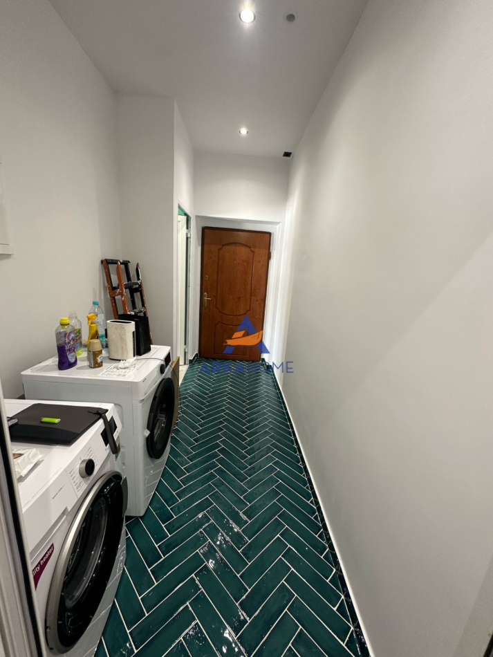 Tirane, jepet me qera Kati 5, 40 m² 500 € (Reshit Collaku)