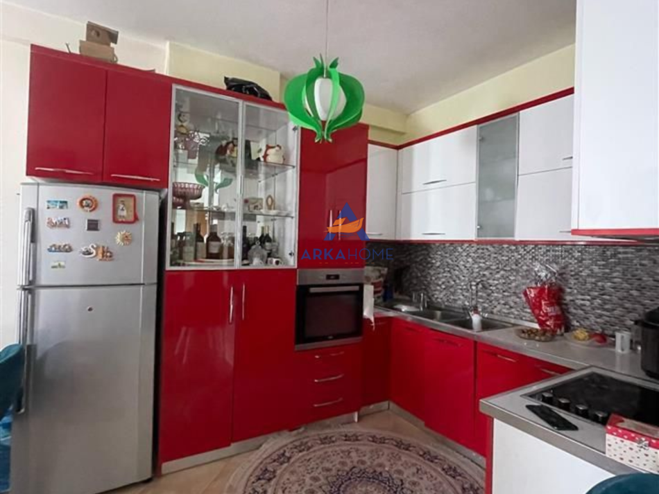 Tirane, jepet me qera apartament 1+1+Ballkon Kati 6, 71 m² 600 € (YZBERISHT)