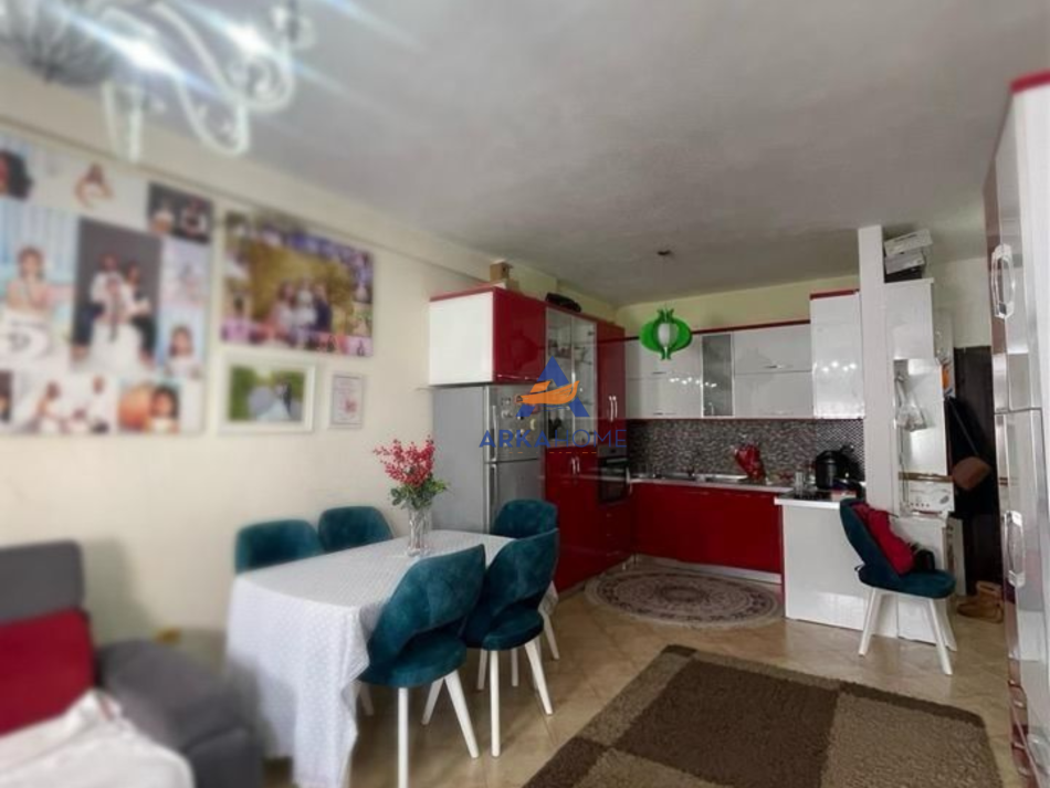 Tirane, jepet me qera apartament 1+1+Ballkon Kati 6, 71 m² 600 € (YZBERISHT)