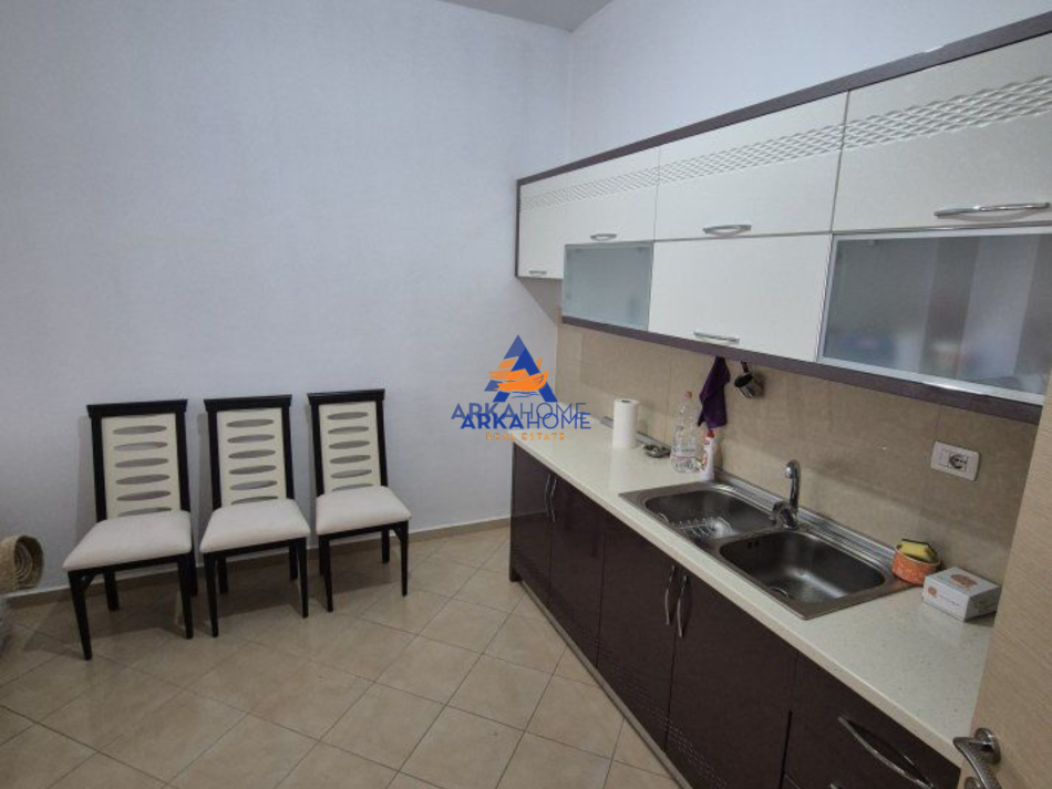 Tirane, jepet me qera 1+1 Kati 2, 64 m² 450 € (SPITALI AMERIKAN 3)