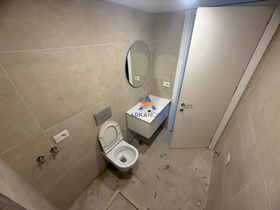 Tirane, jepet me qera ambjent biznesi Kati 1, 60 m² 450 € (TE GOLDEN PARK 3)