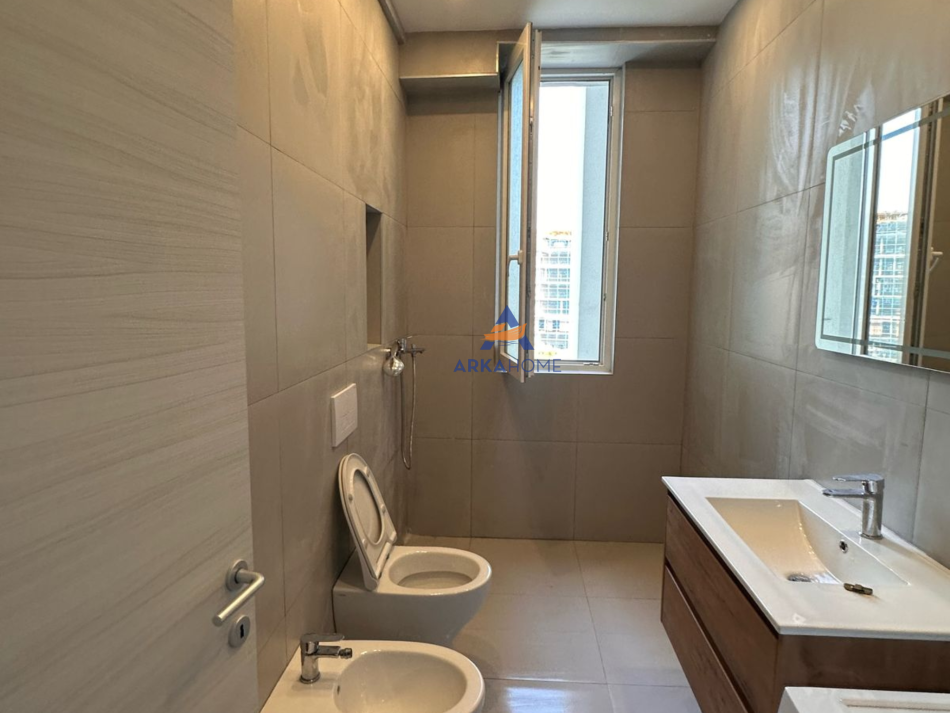 Tirane, jepet me qera apartament 1+1+Ballkon Kati 3, 70 m² 600 € (RIVER RESIDENCE ASTIR)