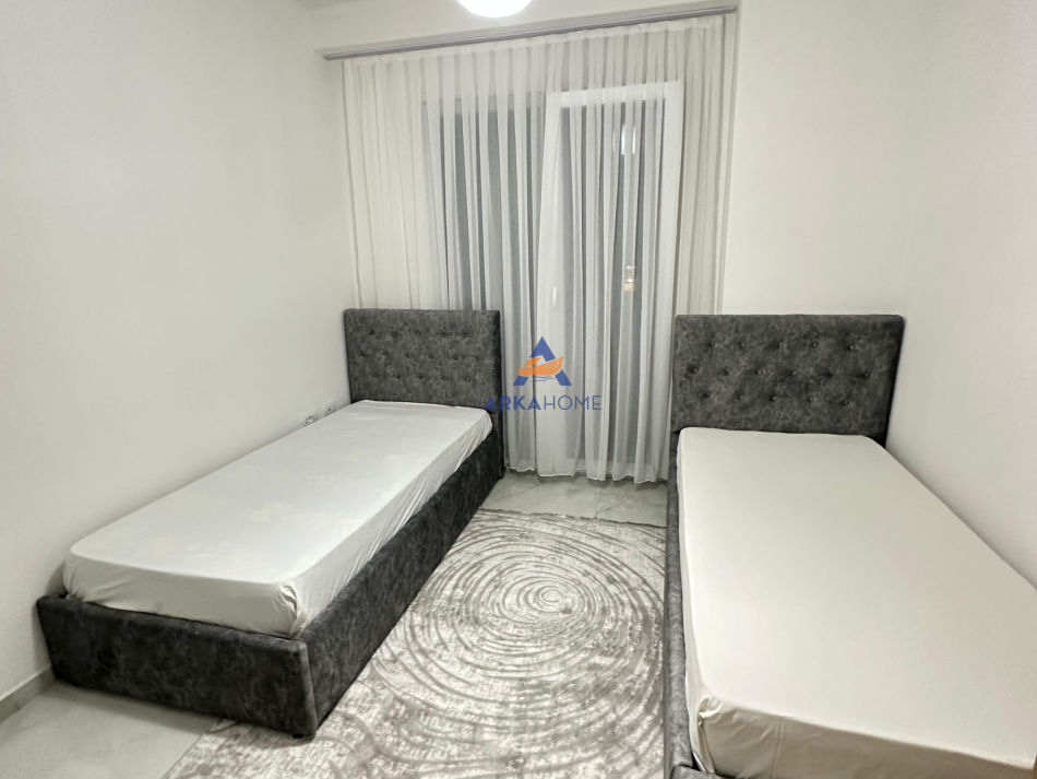 Tirane, jepet me qera apartament 2+1+Ballkon Kati 8, 110 m² 612 € (TE KOMPLEKSI JOLLA,UNAZA E RE)