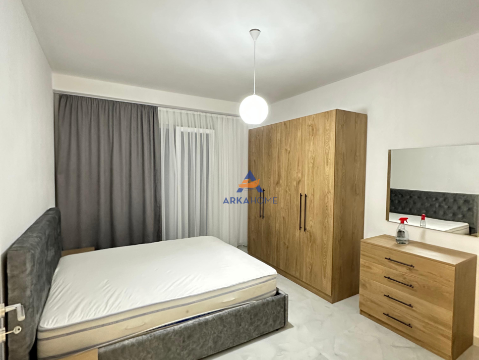 Tirane, jepet me qera apartament 2+1+Ballkon Kati 8, 110 m² 612 € (TE KOMPLEKSI JOLLA,UNAZA E RE)