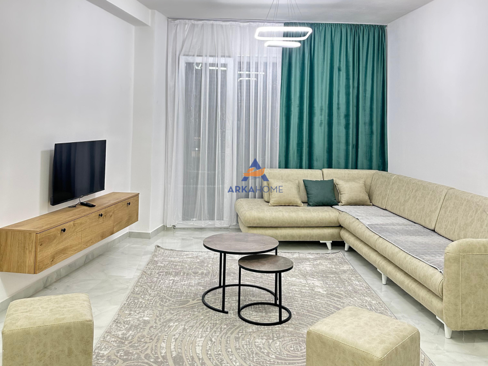 Tirane, jepet me qera apartament 2+1+Ballkon Kati 8, 110 m² 612 € (TE KOMPLEKSI JOLLA,UNAZA E RE)