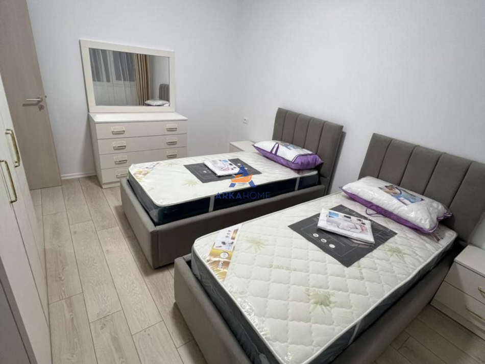 Tirane, jepet me qera apartament 2+1+Ballkon Kati 9, 100 m² 600 € (TEK RIVER REZIDENCE, PRANE ISH FUSHES AVIACIONI)