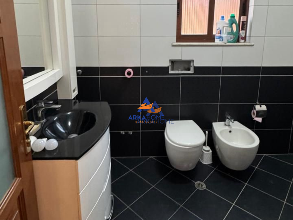 Tirane, jepet me qera apartament 2+1 Kati 3, 145 m² 500 € (RRUGA NJAZI MEKA,ALLIAS)