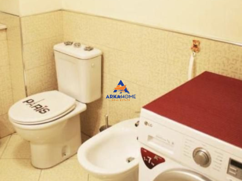 Tirane, jepet me qera apartament 1+1+Ballkon Kati 3, 55 m² 408 € (PRANE SHKOLLES SE BASHKUAR, OXHAKU)