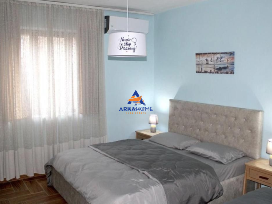 Tirane, jepet me qera apartament 1+1+Ballkon Kati 3, 55 m² 408 € (PRANE SHKOLLES SE BASHKUAR, OXHAKU)