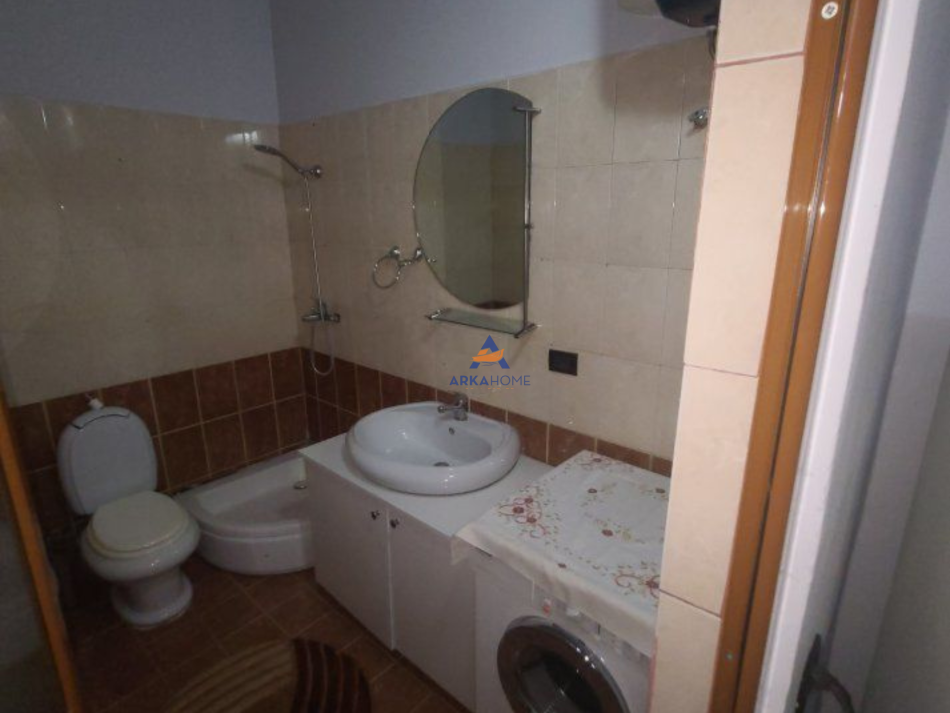 Tirane, jepet me qera apartament 2+1+Ballkon Kati 8, 76 m² 370 € (PRANE PALLATEVE CABEJ ,YZBERISHT)