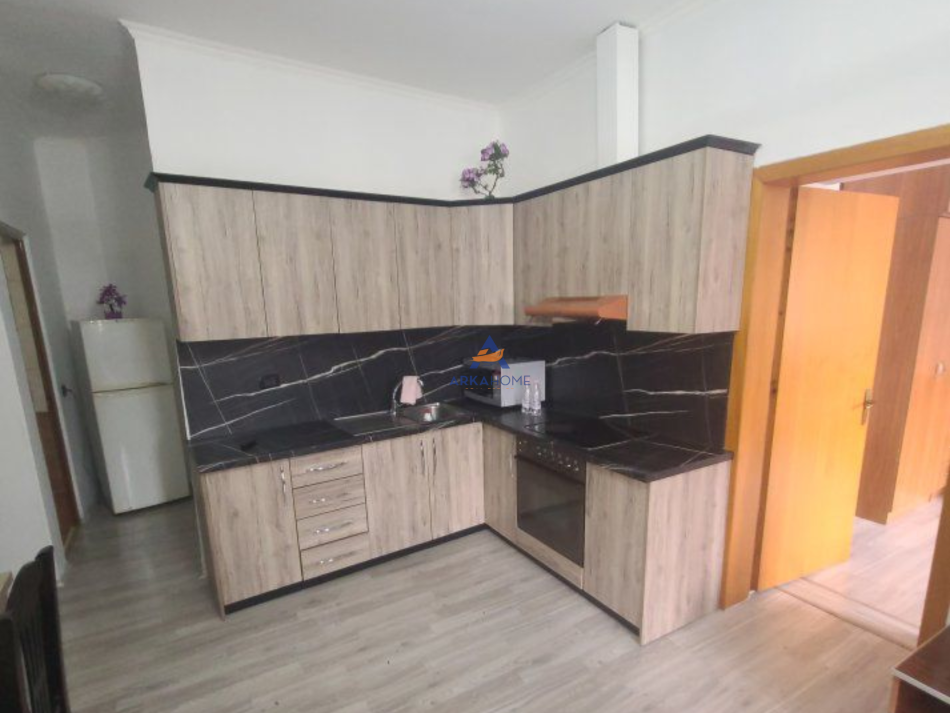 Tirane, jepet me qera apartament 2+1+Ballkon Kati 8, 76 m² 370 € (PRANE PALLATEVE CABEJ ,YZBERISHT)