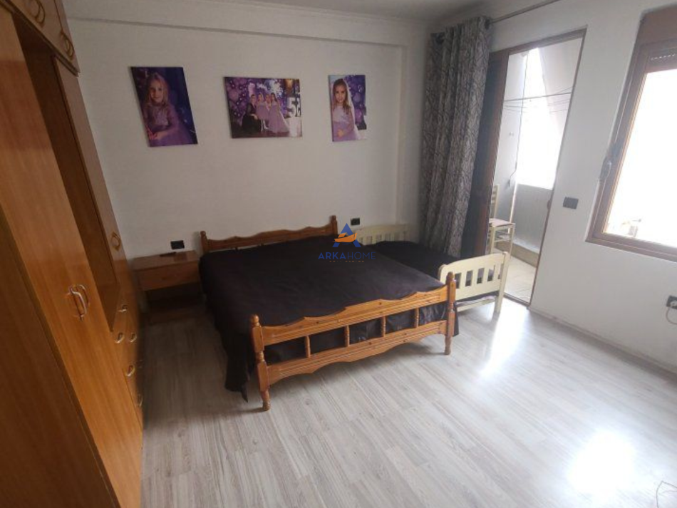 Tirane, jepet me qera apartament 2+1+Ballkon Kati 8, 76 m² 370 € (PRANE PALLATEVE CABEJ ,YZBERISHT)
