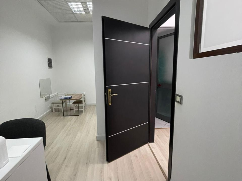 Tirane, shitet ambjent biznesi Kati 0, 32 m² 95.000 € (PRANE RRUGES XHEMAL TAFAJ ,SELVI&quot;)