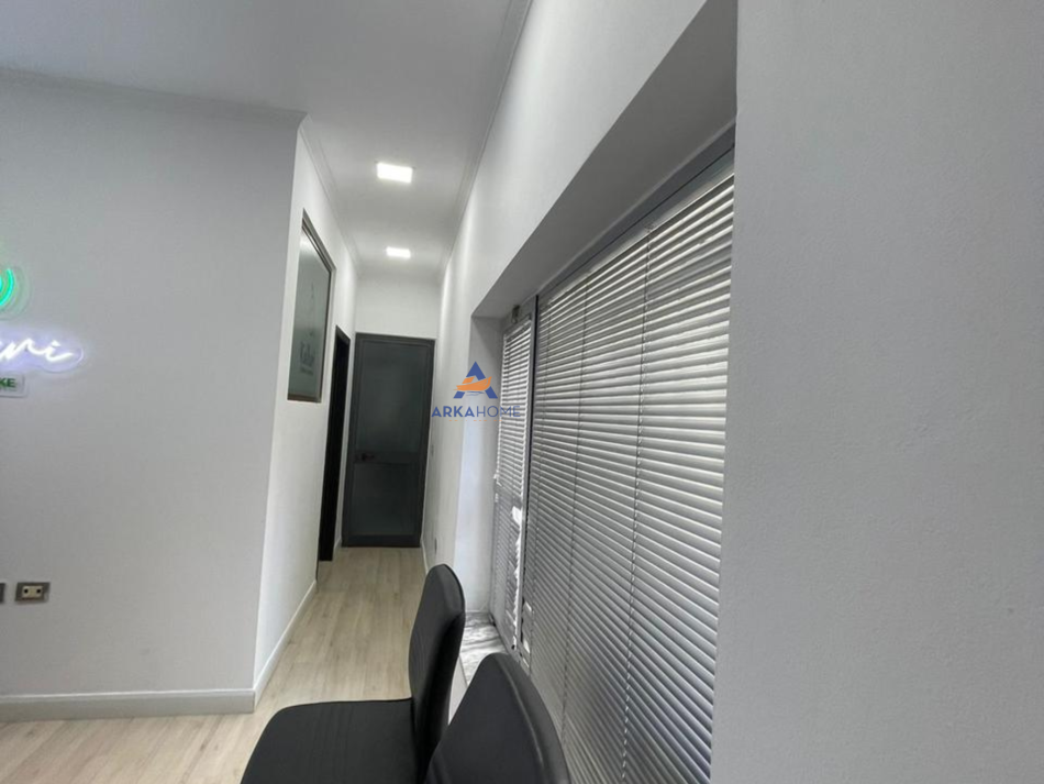 Tirane, shitet ambjent biznesi Kati 0, 32 m² 95.000 € (PRANE RRUGES XHEMAL TAFAJ ,SELVI&quot;)