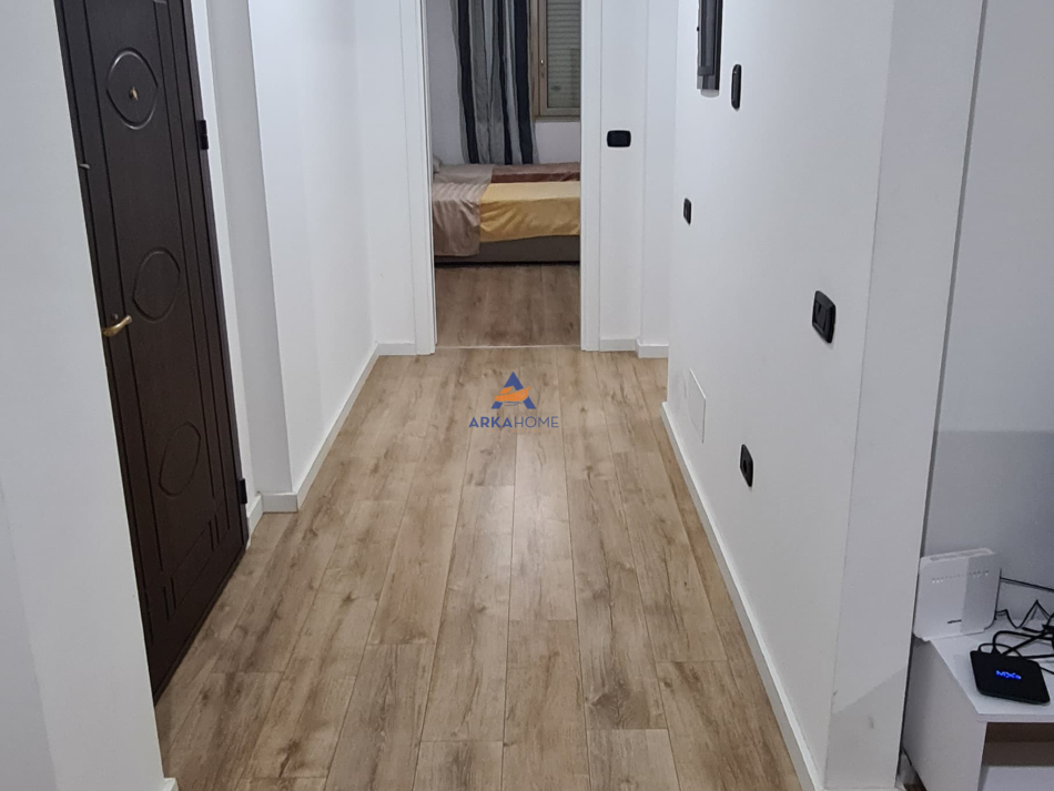 Tirane, jepet me qera apartament 2+1 Kati 7, 80 m² 550 € (RRUGA ELBASANIT)