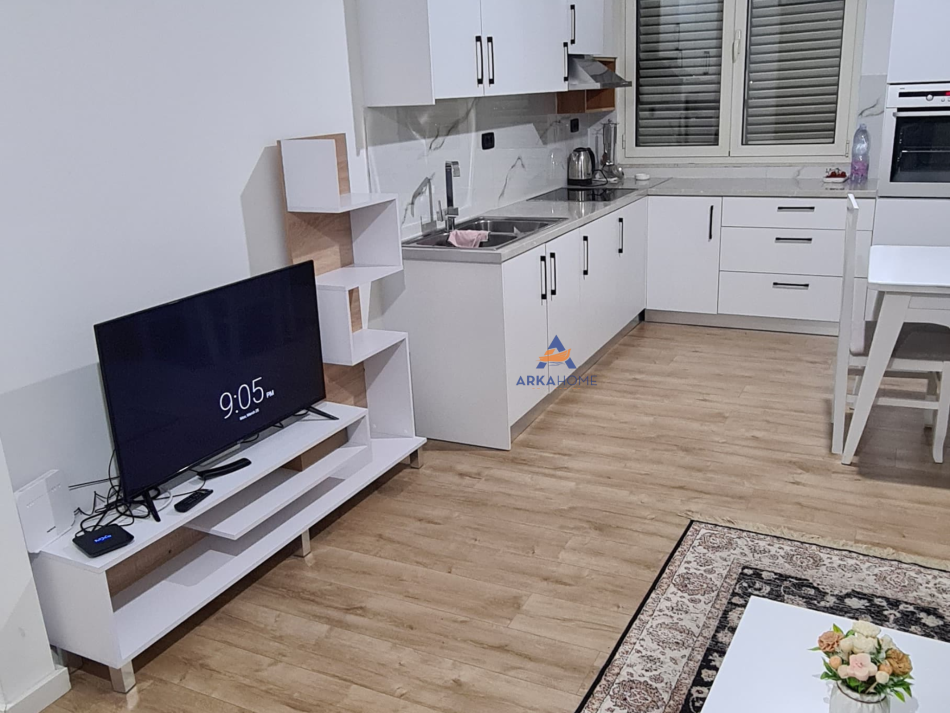 Tirane, jepet me qera apartament 2+1 Kati 7, 80 m² 550 € (RRUGA ELBASANIT)