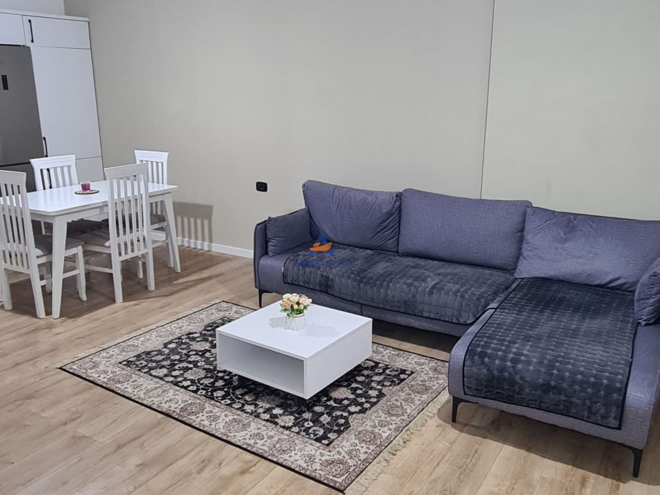 Tirane, jepet me qera apartament 2+1 Kati 7, 80 m² 550 € (RRUGA ELBASANIT)