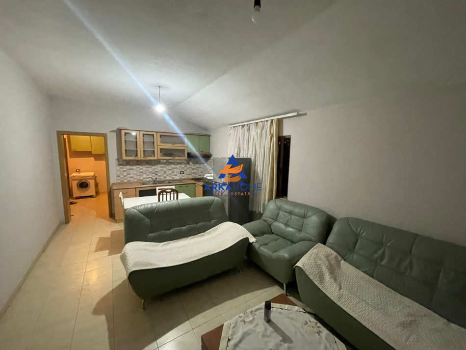 Tirane, jepet me qera apartament 1+1+Ballkon Kati 4, 70 m² 350 € (TE GLOBE PERBALL ME DELIJORGJIN)