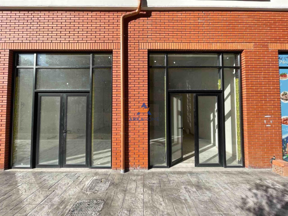 Tirane, jepet me qera ambjent biznesi Kati 0, 70 m² 1.000 € (GREEN CITY,ASTIR)