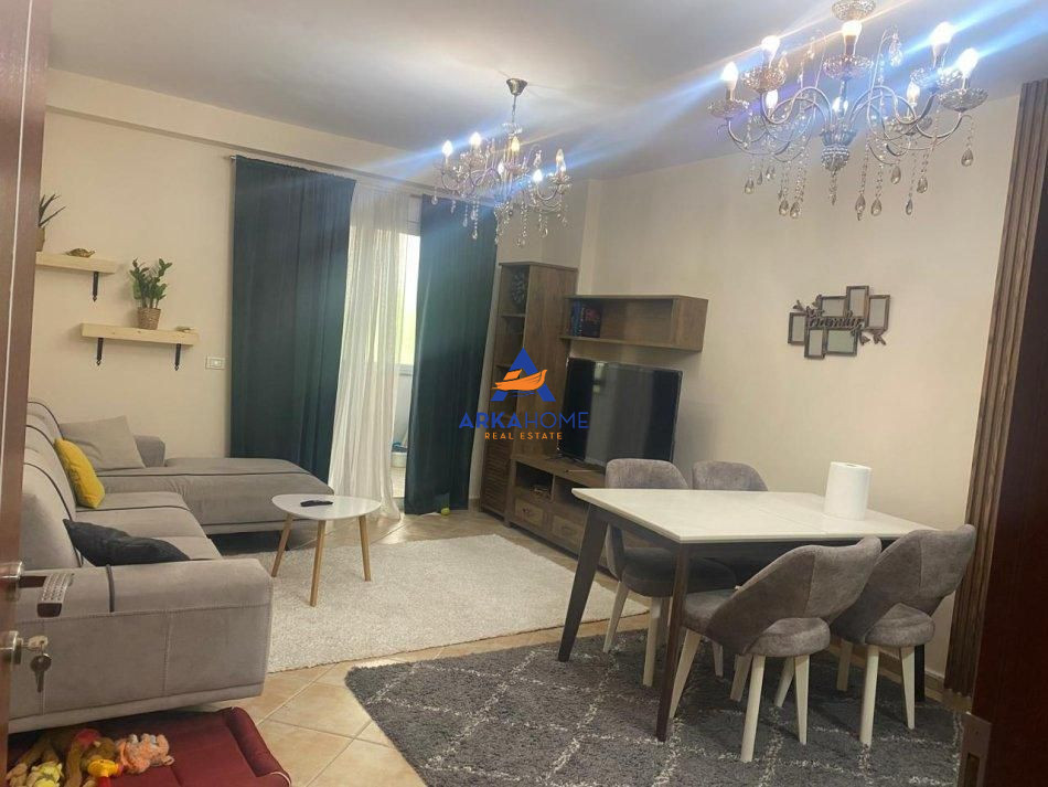 Tirane, jepet me qera apartament 1+1+Ballkon Kati 2, 65 m² 500 € (KOMUNA E PARISIT)