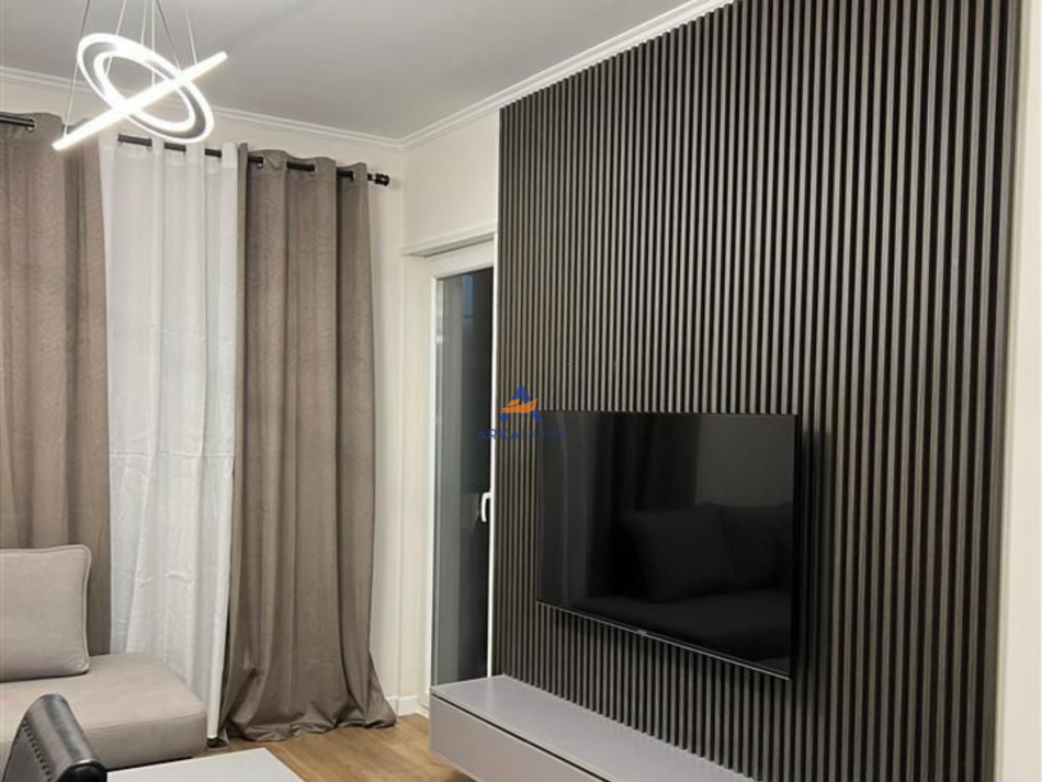 Tirane, jepet me qera apartament 1+1 Kati 4, 65 m² 500 € (UNIVERS CITY PRANE QTU)