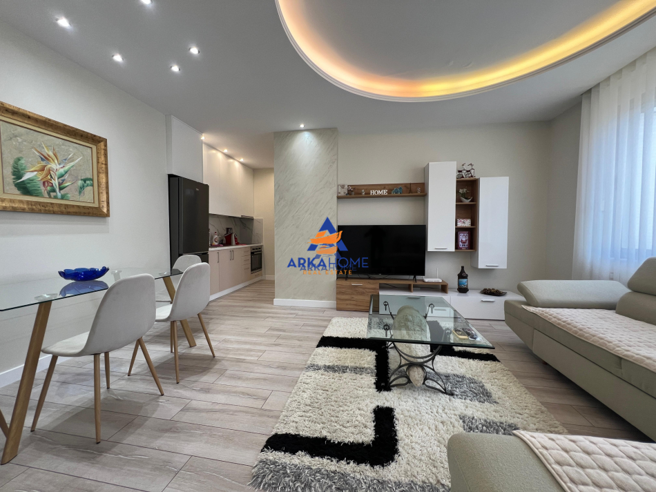 Tirane, jepet me qera apartament 1+1+Ballkon Kati 9, 70 m² 1.000 € (PRANE HOTEL DINASTISE,RRUGA E KOSOVAREV)