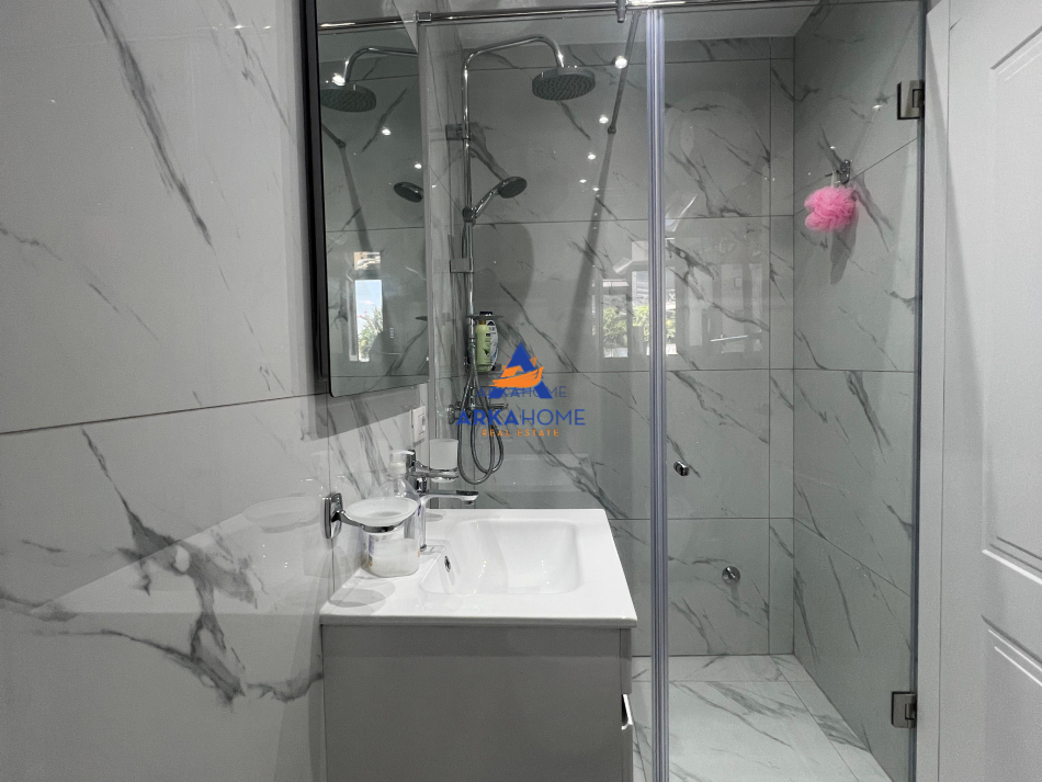 Tirane, jepet me qera apartament 1+1+Ballkon Kati 9, 70 m² 1.000 € (PRANE HOTEL DINASTISE,RRUGA E KOSOVAREV)