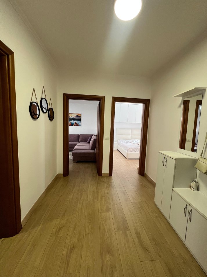 Tirane, jepet me qera apartament 1+1 Kati 2, 75 m² 600 € (MYSLYM SHYR)