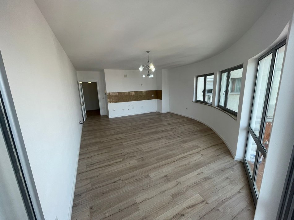 Tirane, jepet me qera apartament 1+1 Kati 1, 77 m² 500 € (Astir)