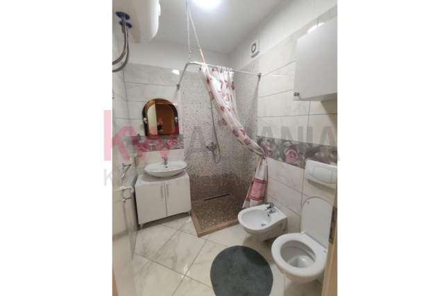 Tirane, jepet me qera apartament 2+1+BLK Kati 6, 95 m² 500 Euro (Frosina Plaku)