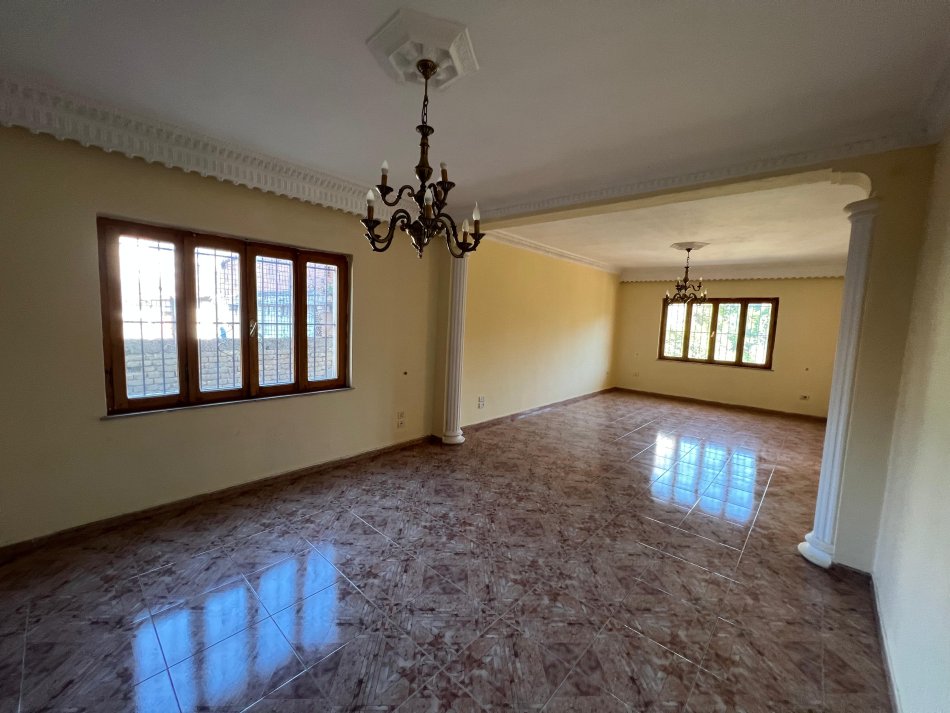 Tirane, jepet me qera Vile 4+1+Aneks+Ballkon Kati 1, 300 m² 2.300 € (allias)