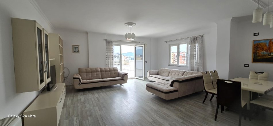 Tirane, shitet apartament 3+1+Ballkon Kati 9, 150 m² 370,000 € (Pazari i Ri