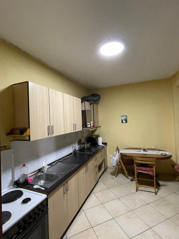 Tirane, jepet me qera apartament 1+1 Kati 2, 80 m² 300 € (Fresk)