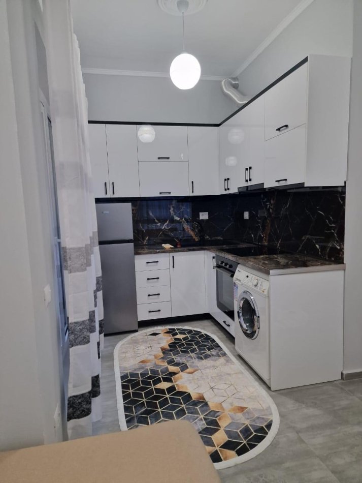 Tirane, jepet me qera garsonier Kati 1, 30 m² 250 € (Pasho Hysa)