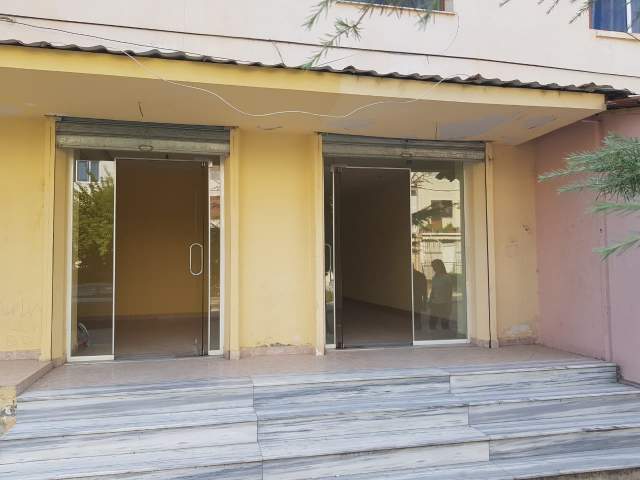 Elbasan, jepet me qera dyqan 39 m² 10000 Leke