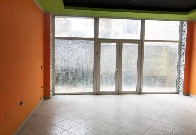 Tirane, jepet me qera ambjent biznesi 88 m² 30.000 Leke