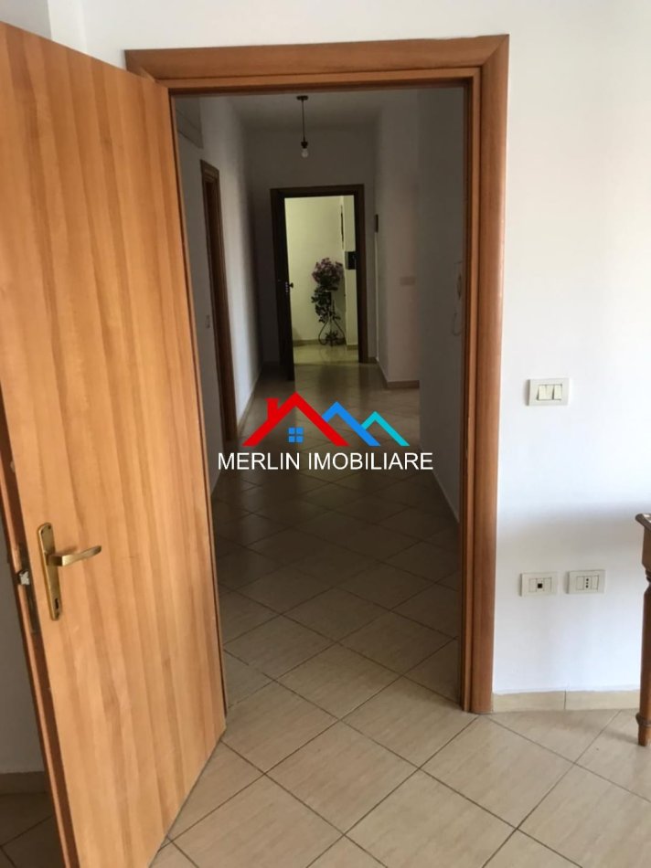 Tirane, jepet me qera apartament 2+1 Kati 3, 90 m² 650 € (KOMUNA E PARISIT)