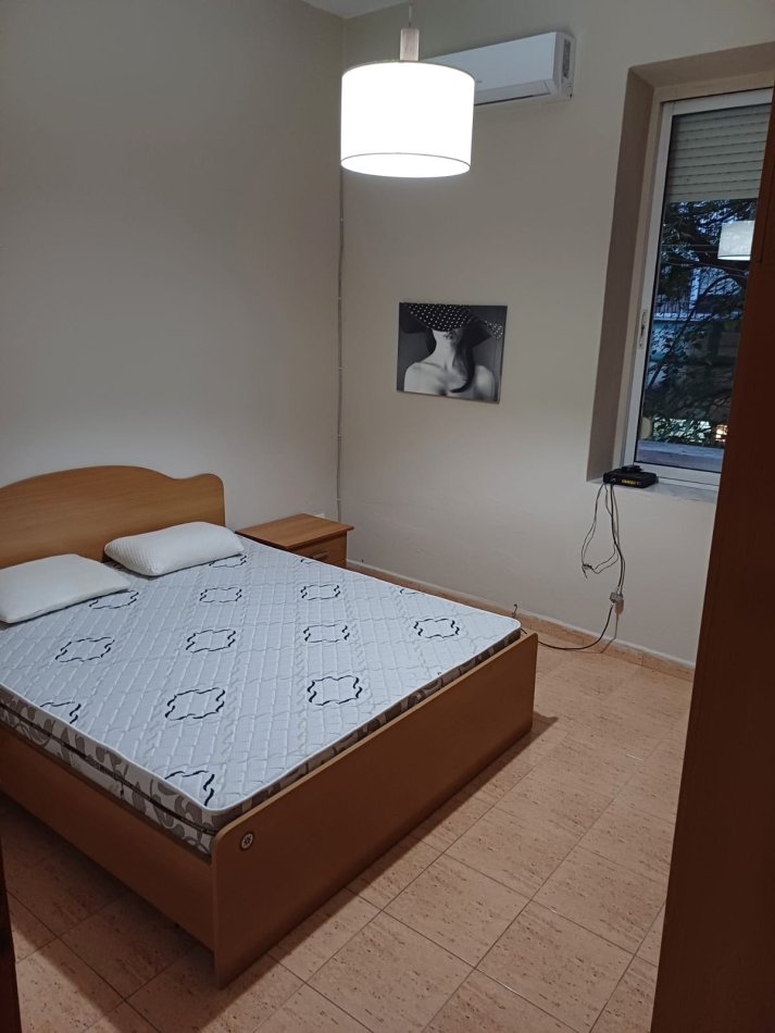 Tirane, jepet me qera apartament 2+1+Aneks+Ballkon Kati 2, 85 m² 700 € (sheshi willson)