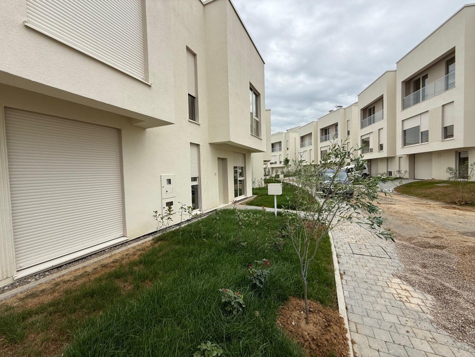Tirane, shitet apartament 3 Katshe Kati 3, 200 m² 310.000 € (farke)