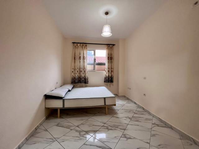 Tirane, jepet me qera apartament 4+1 Kati 2, 110 m² 350 Euro (rruga dibres)